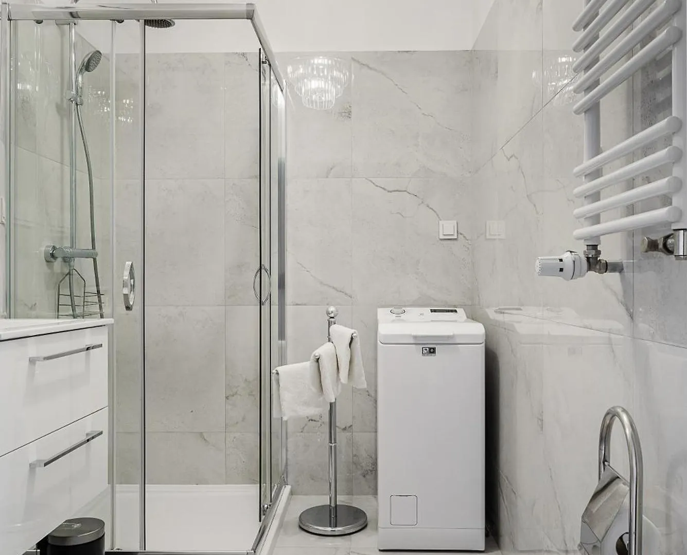 Premium Apartments With Free Parking Near Muzeum Powstania Warsaw